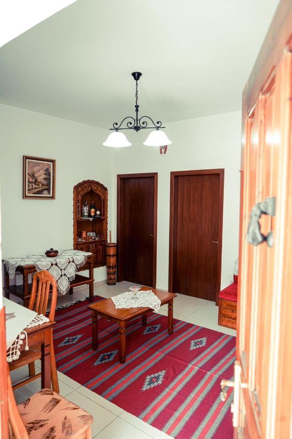Cico Hostel &Private Room Gjirokastër Exteriör bild