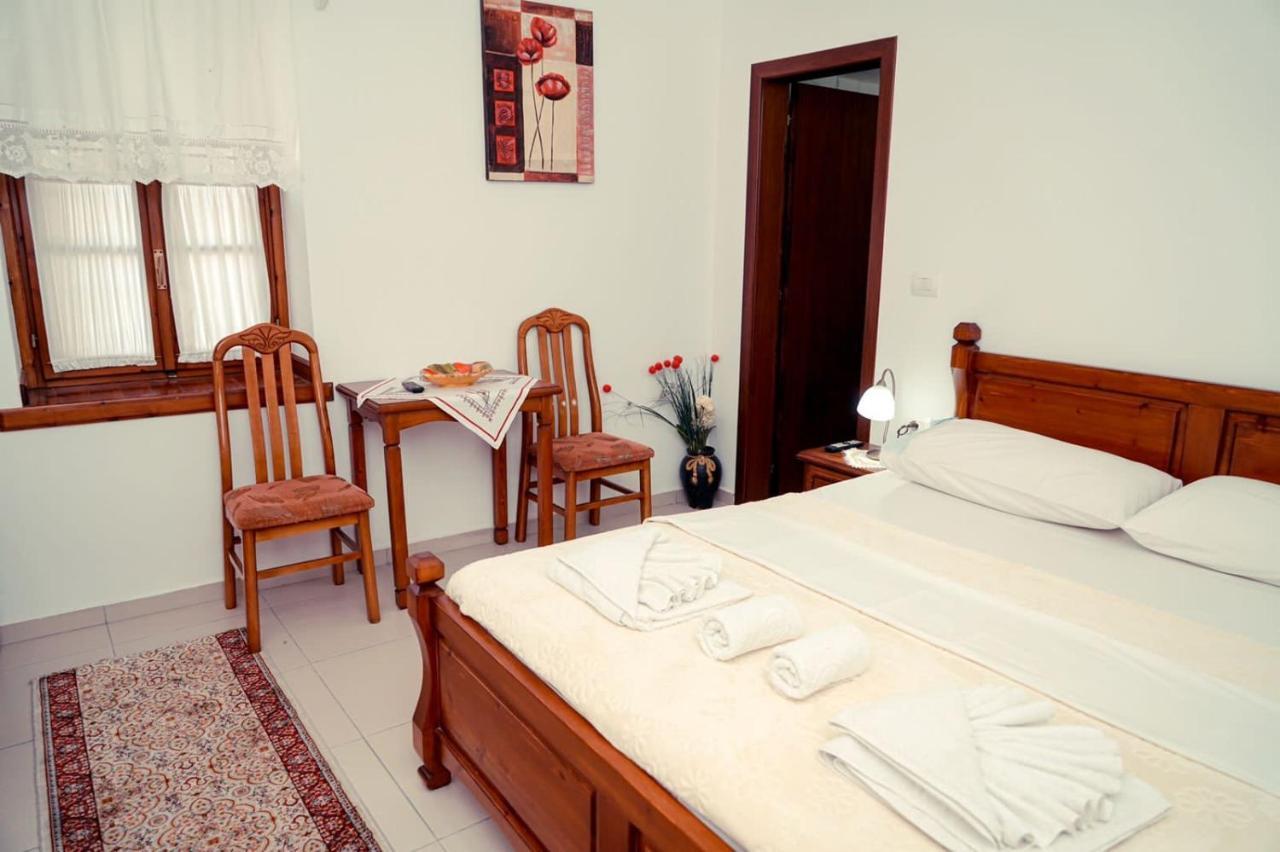 Cico Hostel &Private Room Gjirokastër Exteriör bild
