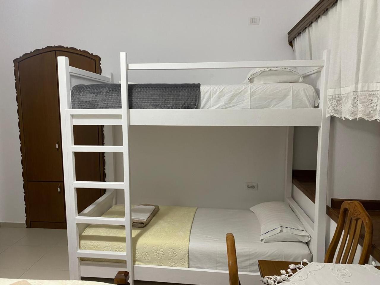 Cico Hostel &Private Room Gjirokastër Exteriör bild