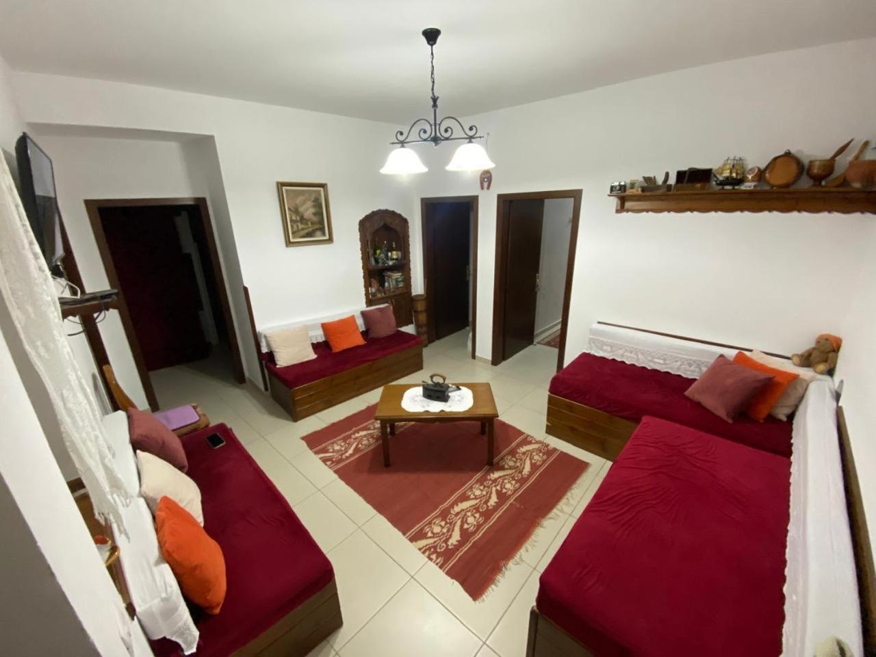 Cico Hostel &Private Room Gjirokastër Exteriör bild